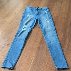 FitJeans Blue 360 high waisted Distressed Women’s Jeans NWOT! 🌟💙🩵